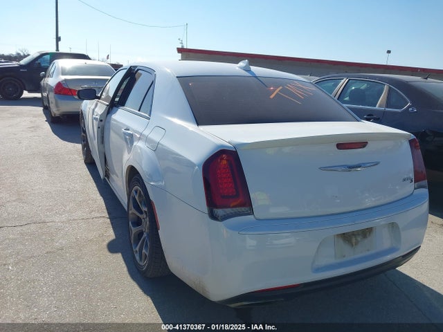 Chrysler 300 300s 2018 2C3CCABG1JH143075 Image 3