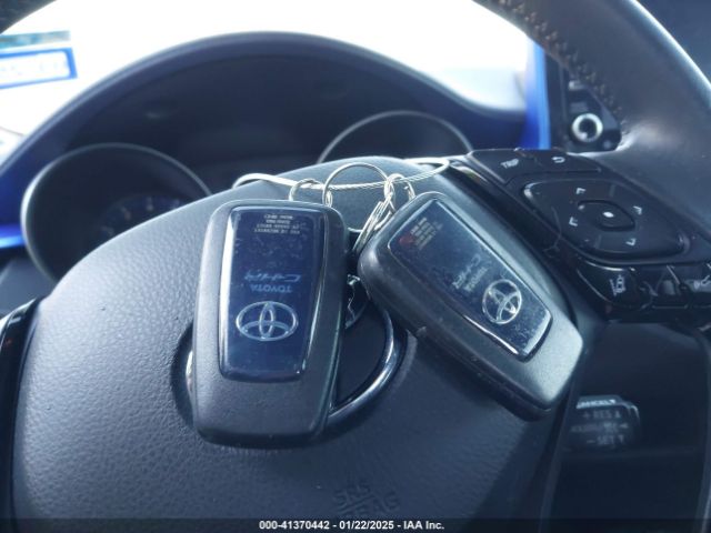 NMTKHMBX2LR105058 Toyota C-HR XLE