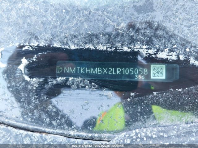 NMTKHMBX2LR105058 Toyota C-HR XLE