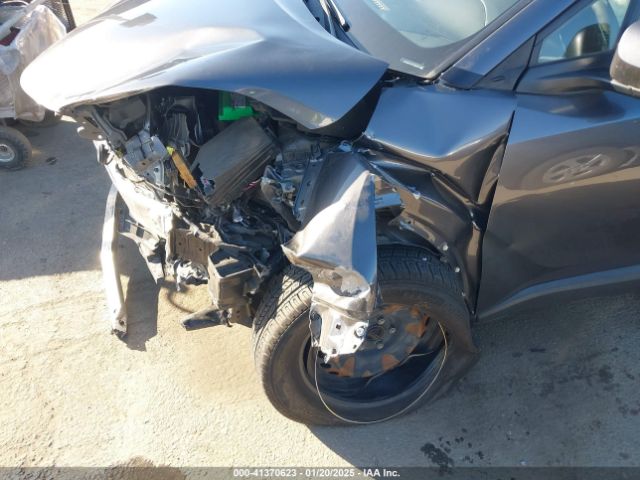 JTNKHMBXXK1039920 Toyota C-HR LE