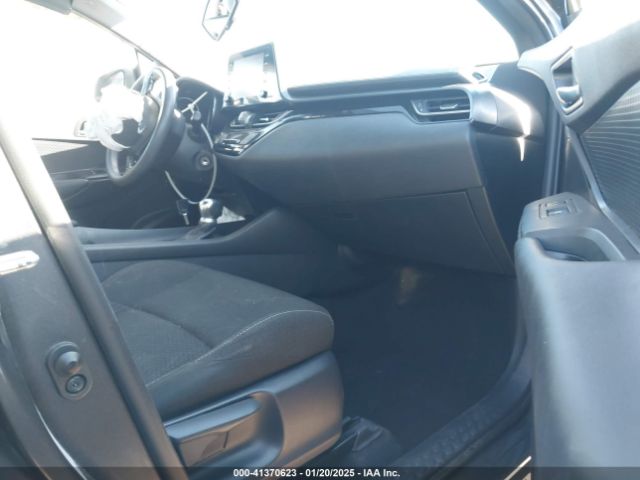 JTNKHMBXXK1039920 Toyota C-HR LE
