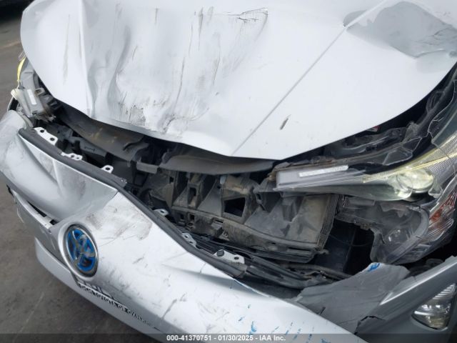 JTDKARFU6G3508826 Toyota Prius Three Touring