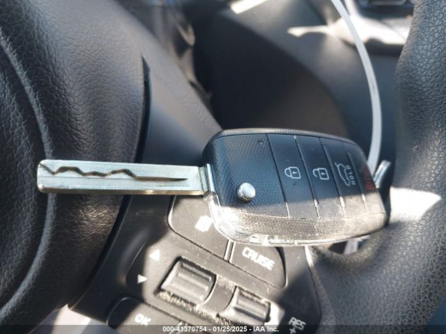 5XYPGDA58HG224750 KIA Sorento 3.3l Lx