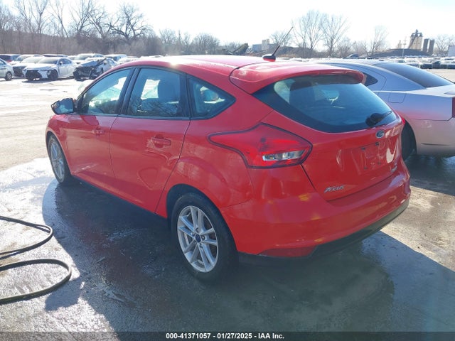 Ford FOCUS SE 2017 1FADP3K26HL249514 Image 3
