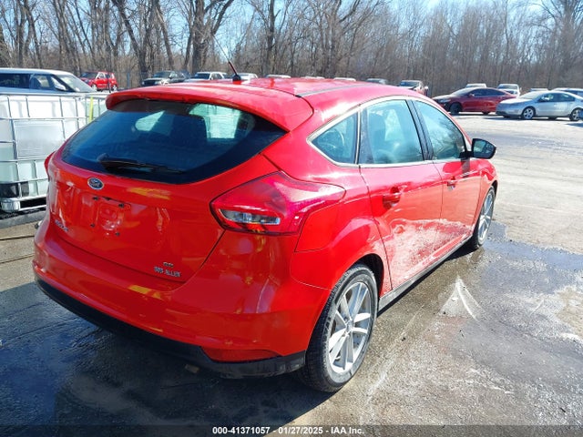 Ford FOCUS SE 2017 1FADP3K26HL249514 Image 4