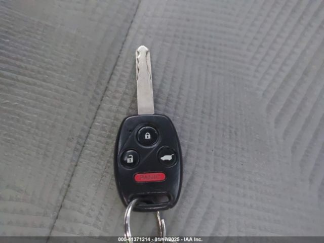 5FNYF4H23EB008018 Honda PILOT LX