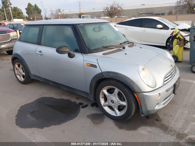 2006 MINI COOPER WMWRC33556TJ75825 Photo 0