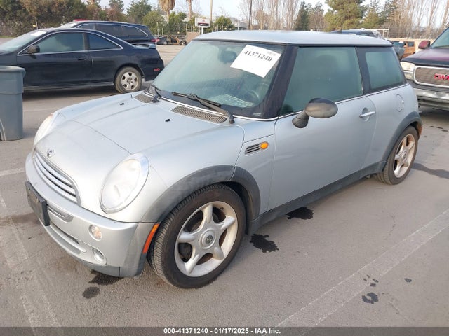 2006 MINI COOPER WMWRC33556TJ75825 Photo 1