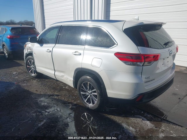 Toyota Highlander Xle 2018 5TDKZRFH4JS540286 Image 3