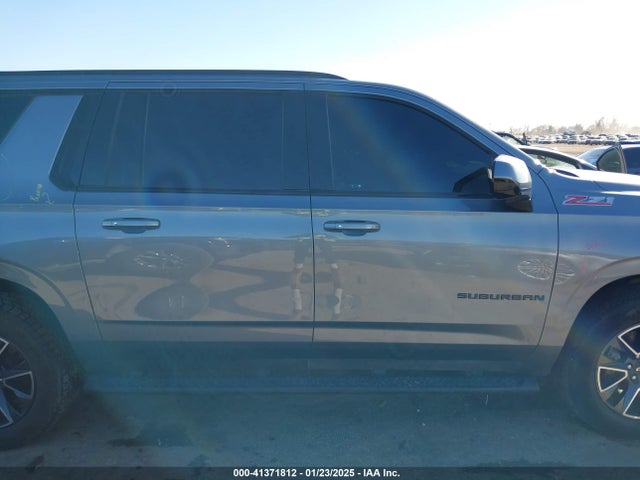 1GNSKDKD3NR116992 Chevrolet Suburban 4wd Z71