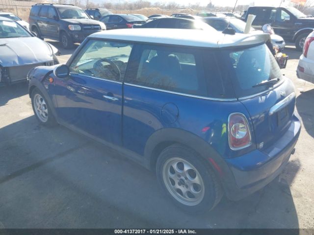 2012 MINI COOPER WMWSU3C5XCT542826 Photo 2