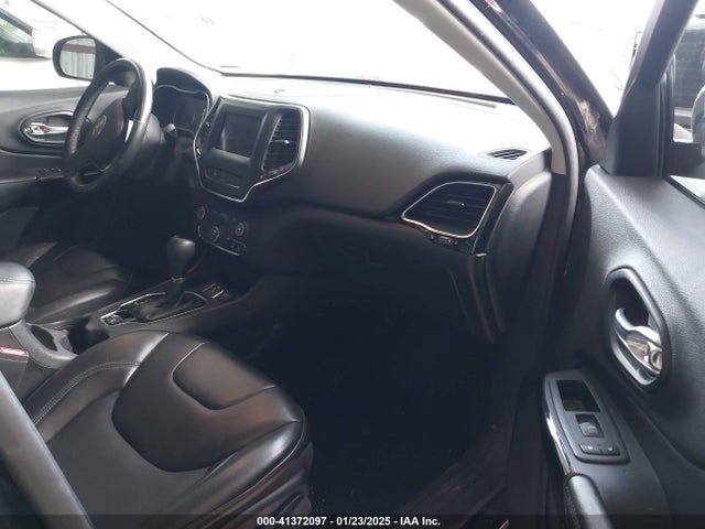 1C4PJLLB8LD585577 Jeep Cherokee Altitude Fwd