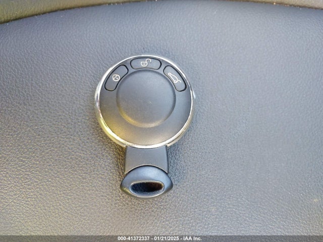 2010 MINI COOPER WMWMF3C5XATZ28033 Photo 10