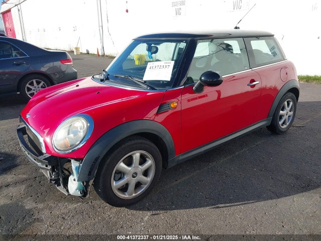 2010 MINI COOPER WMWMF3C5XATZ28033 Photo 1