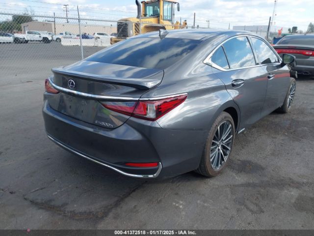 58ADA1C15NU013551 Lexus ES 300H