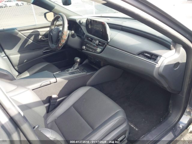 58ADA1C15NU013551 Lexus ES 300H