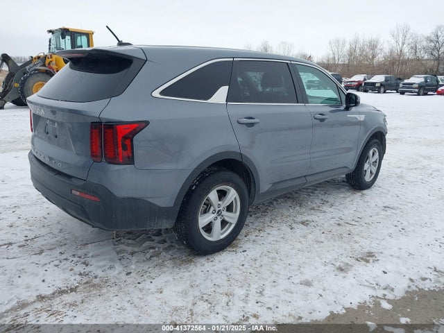 KIA SORENTO LX 2022 5XYRGDLC3NG103446 Image 4