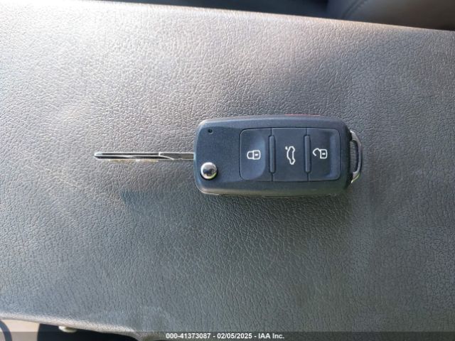 3VWVT7AT8EM630655 Volkswagen Beetle 2.0t R-line