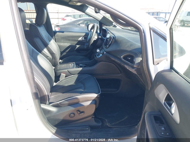 Chrysler Pacifica Limited 2025 2C4RC1GG2SR515047 Image 5