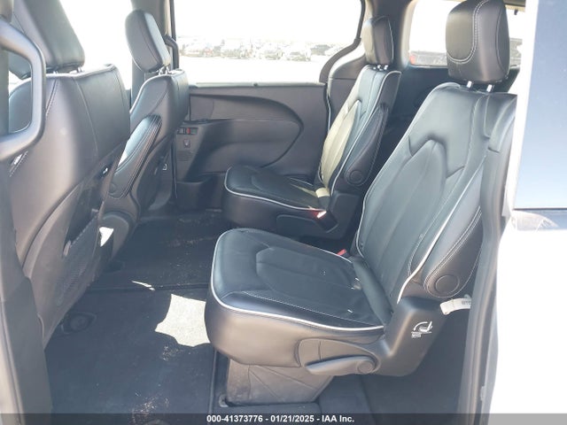 Chrysler Pacifica Limited 2025 2C4RC1GG2SR515047 Image 8