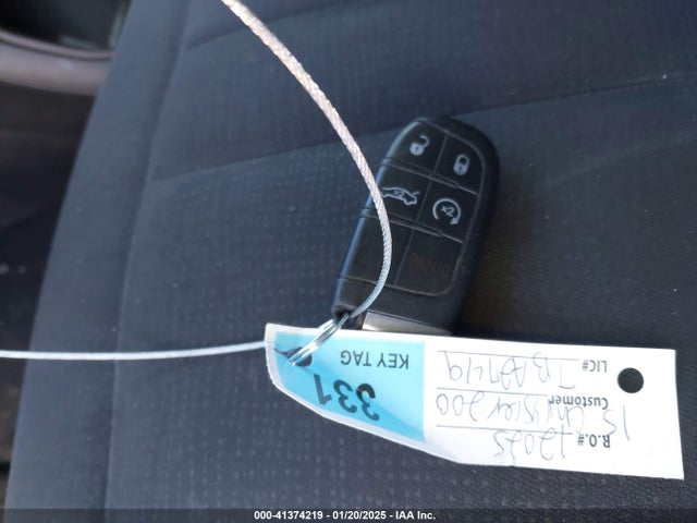 1C3CCCAB7FN576741 Chrysler 2015