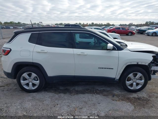 3C4NJCBB5JT240748 Jeep Compass Latitude Fwd