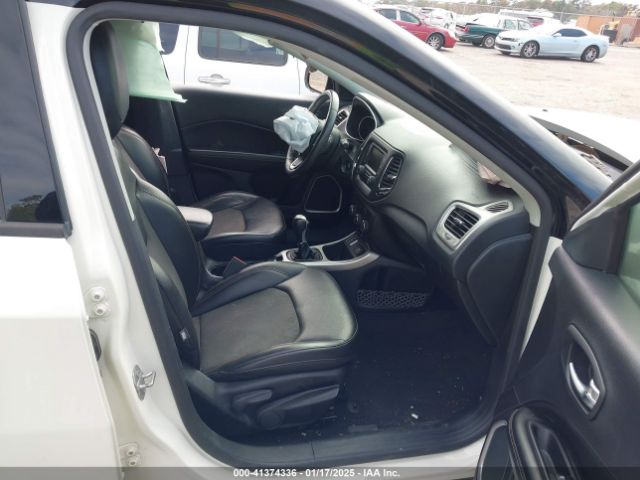 3C4NJCBB5JT240748 Jeep Compass Latitude Fwd
