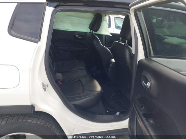 3C4NJCBB5JT240748 Jeep Compass Latitude Fwd