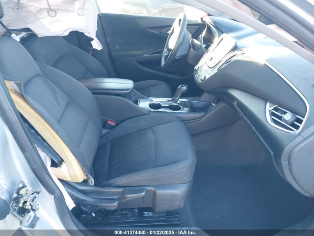 1G1ZD5ST0JF205261 Chevrolet MALIBU LT