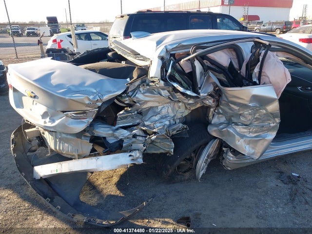 1G1ZD5ST0JF205261 Chevrolet MALIBU LT