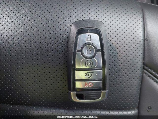 1FMJU1J82REA32804 Ford Expedition Xlt