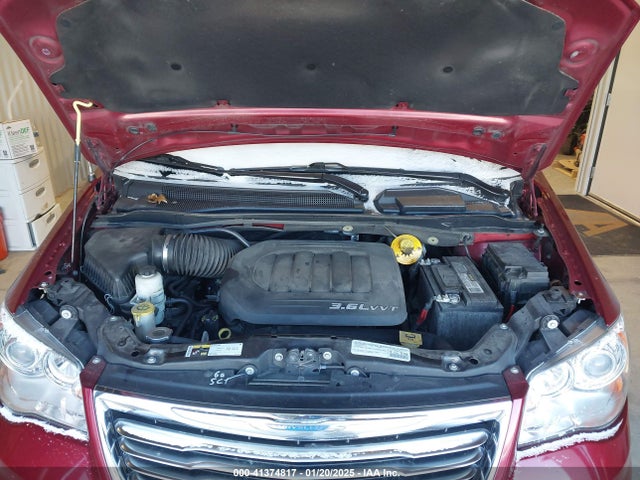 2C4RC1GGXFR597180 Chrysler Town & Country Limited Platinum