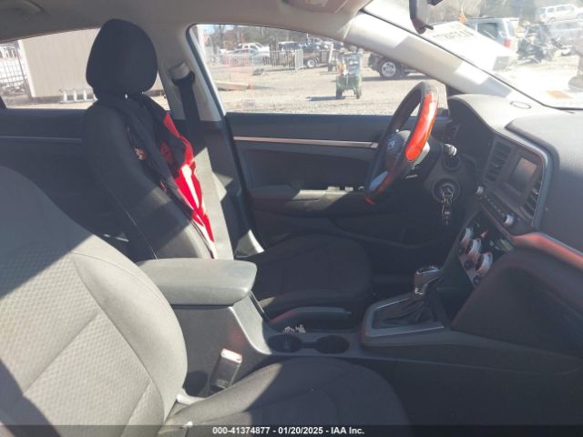 5NPD74LFXKH425770 Hyundai ELANTRA SE