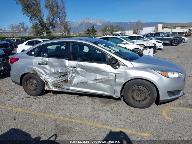 1FADP3E29GL405555 Ford FOCUS S