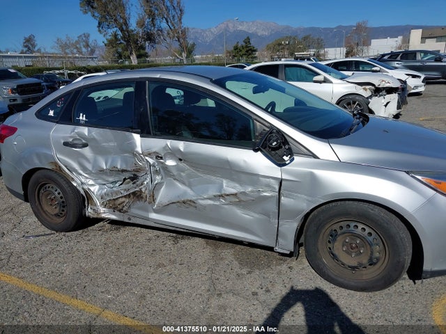 1FADP3E29GL405555 Ford FOCUS S