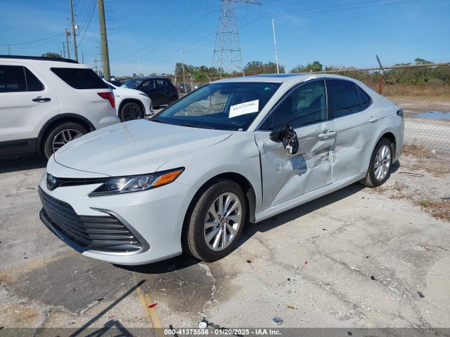 Toyota CAMRY LE 2024 4T1R11AK9RU248677 Image 2