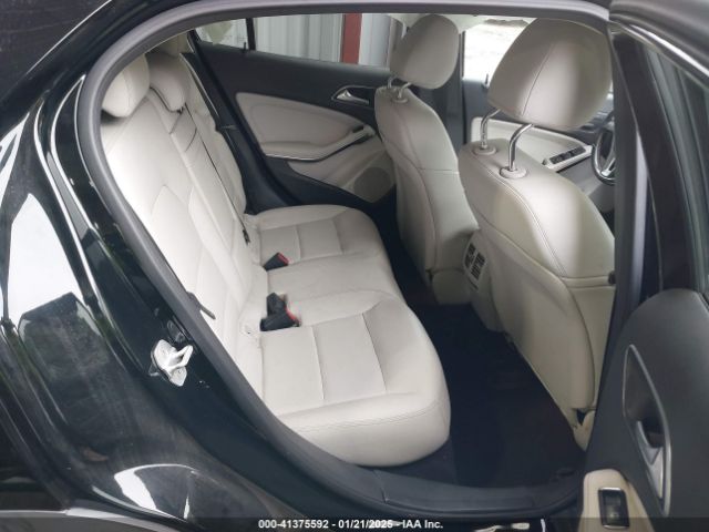 WDCTG4EB7FJ174185 Mercedes-Benz GLA 250