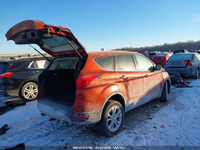 1FMCU0GD5KUB23228 Ford ESCAPE SE
