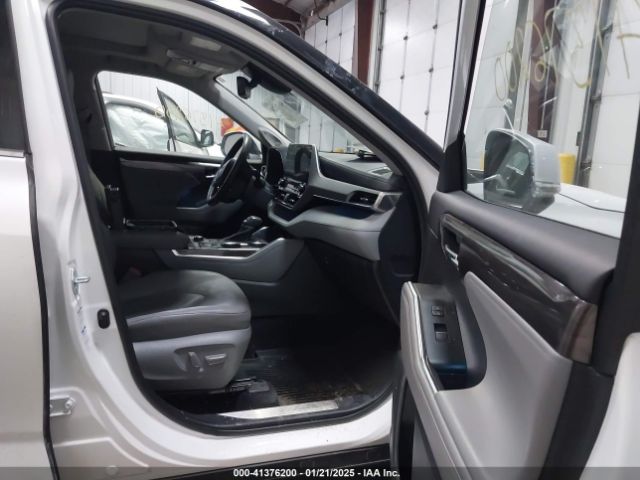 5TDFZRBH5NS203414 Toyota Highlander Platinum