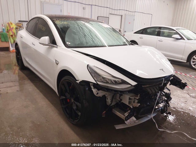 2018 TESLA MODEL 3 5YJ3E1EBXJF072728 Photo 0