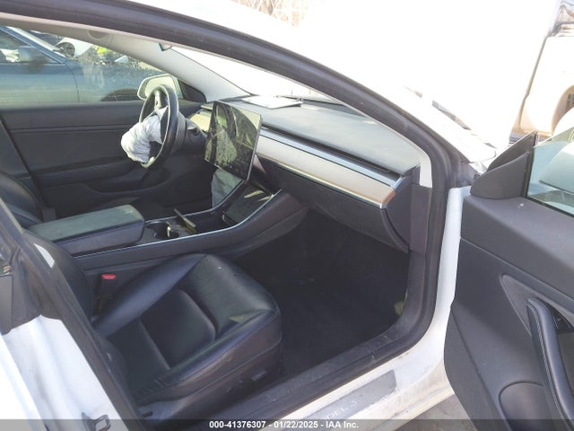 2018 TESLA MODEL 3 5YJ3E1EBXJF072728 Photo 4