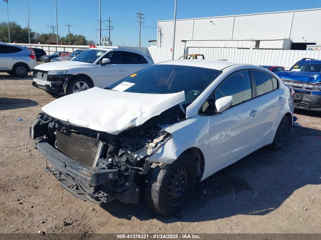 KIA FORTE LX 2017 3KPFK4A71HE060993 Image 2
