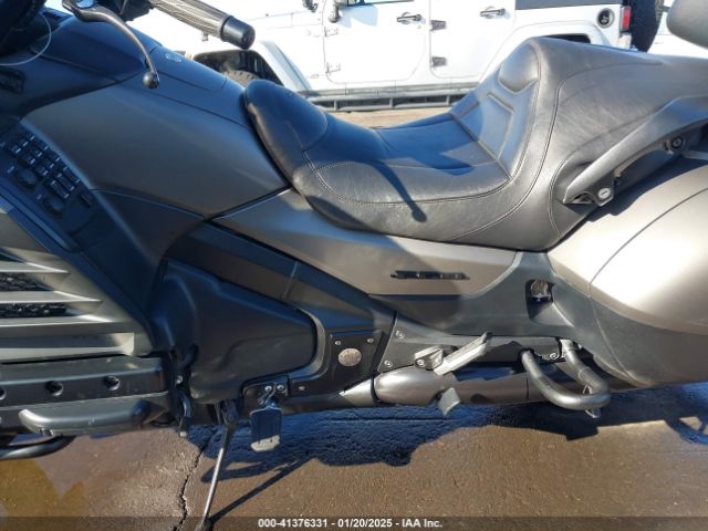2015 HONDA GL1800 JH2SC6842FK200912 Photo 8
