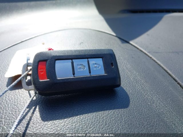 JA4AD3A30JZ032666 Mitsubishi Outlander Se