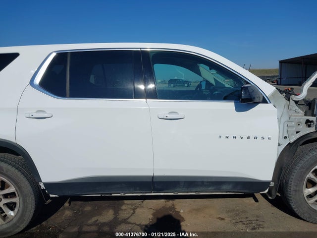 Chevrolet Traverse Ls 2018 1GNEVFKW1JJ120727 Image 14
