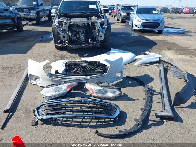 Chevrolet Traverse Ls 2018 1GNEVFKW1JJ120727 Image 12