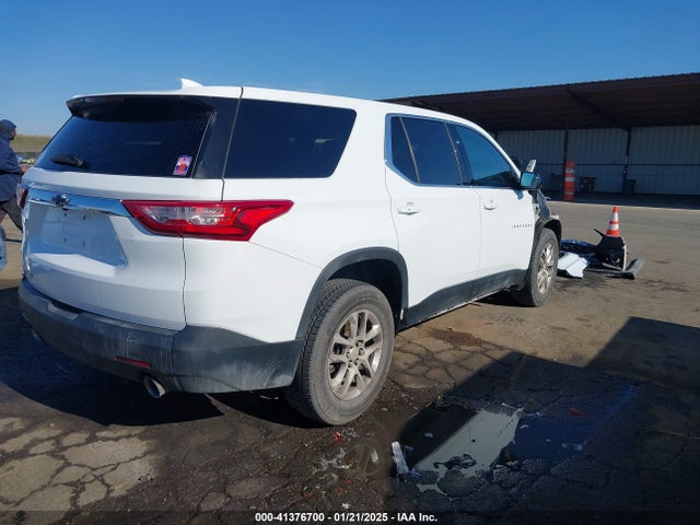 Chevrolet Traverse Ls 2018 1GNEVFKW1JJ120727 Image 4