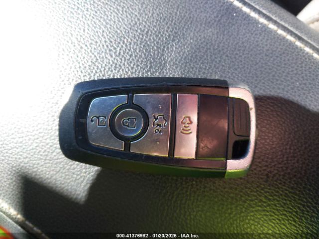 3FA6P0HD1HR298489 Ford FUSION SE
