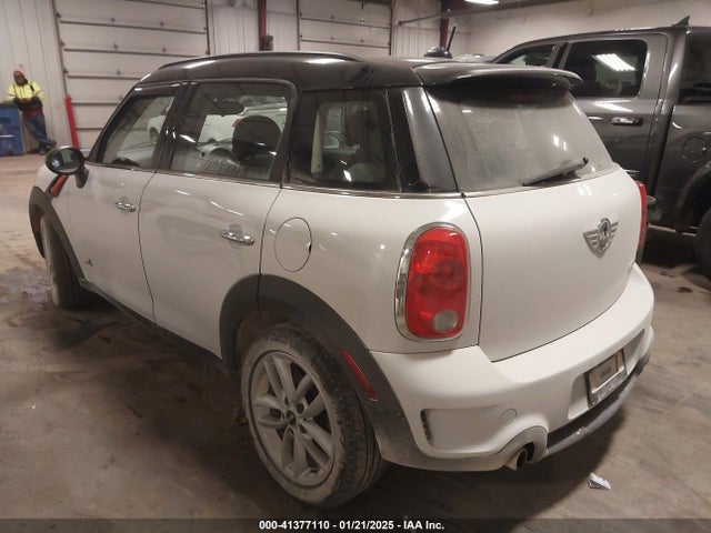 2011 MINI COOPER S COUNTRYMAN WMWZC5C54BWM10400 Photo 2