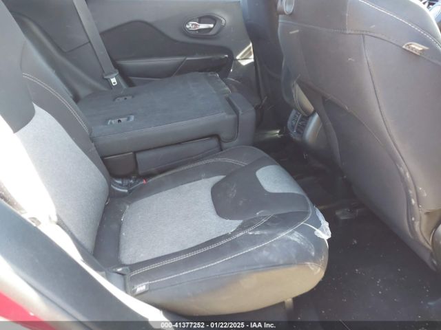 1C4PJLCB5EW268895 Jeep Cherokee Latitude